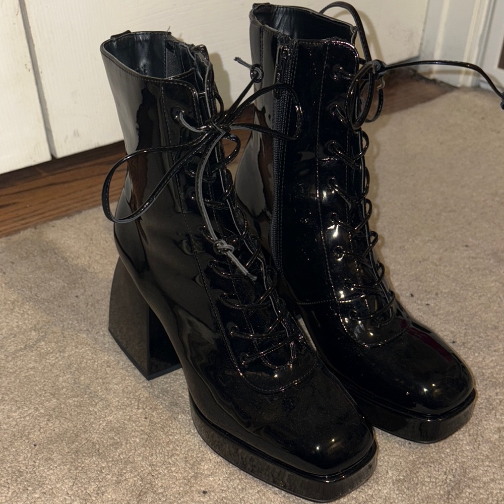 Circus by Sam Edelman Black Glossy Lace Up Boots
